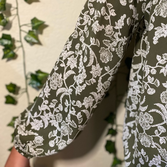 Pleione long sleeve sage flower blouse - Picture 4 of 4
